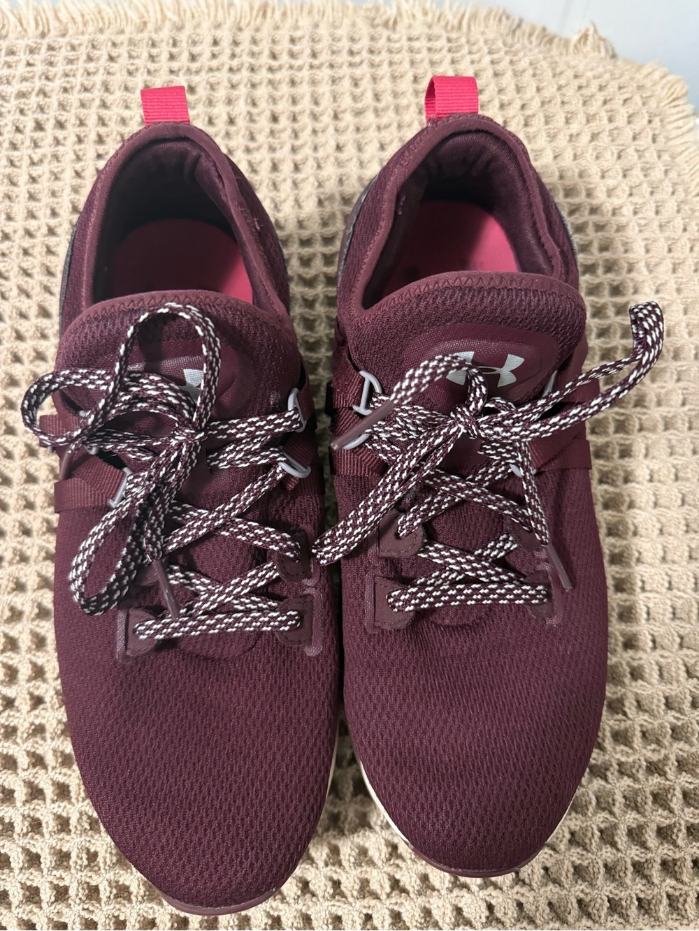 108. Under Armour Women’s Breathe Trainer Maroon Size 9